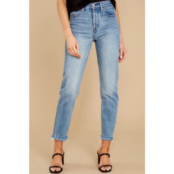 Levi’s Premium Big E Button Fly Wedgie Raw Hem Light Wash Jeans Size 28 - Picture 7 of 13